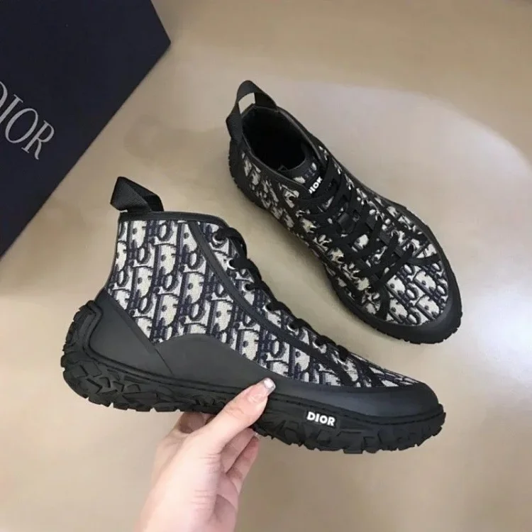 B28 حذاء رياضي