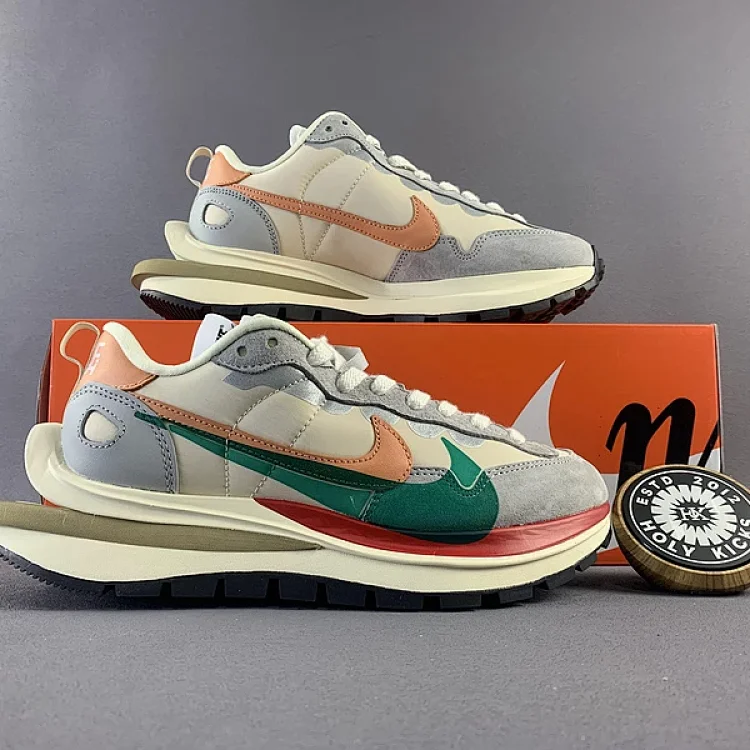 NIKE SACAI حذاء رياضي