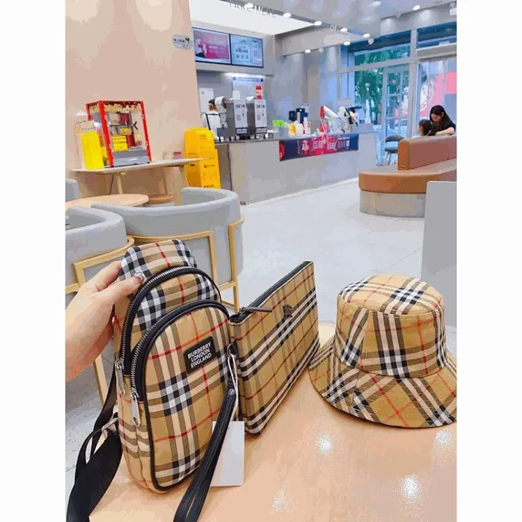 Burberry Vintage Check Accessories Set Bag