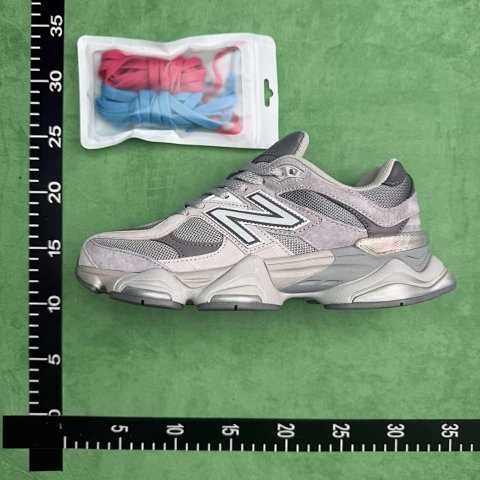B7 90 60--Mag Sneakers