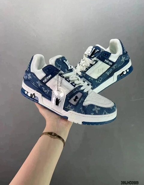 005 Sneakers
