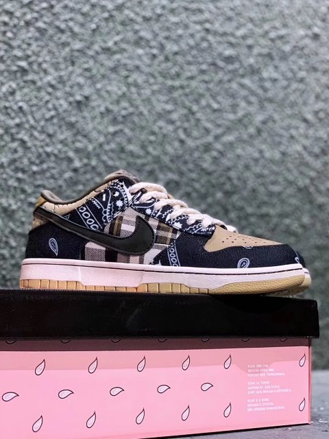 TS Sneakers